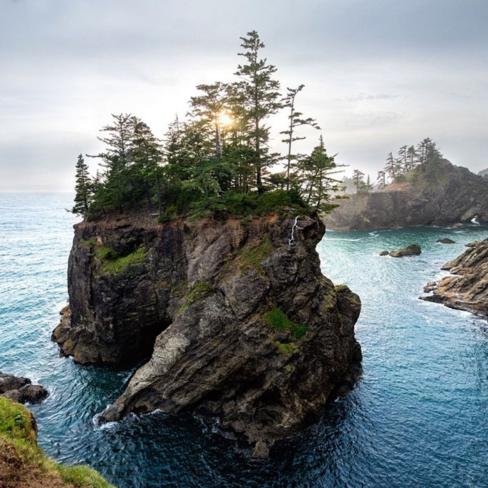 Guy Turns His Grandma’s Old Van Into Mobile Home And Spends 2 Years Travelling The World