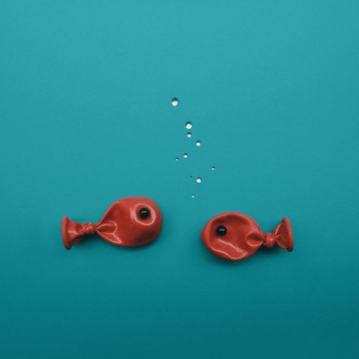 Artist Uses Everyday Objects To Create Powerful Arrangements In An Ode To Turquoise Artist Uses Everyday Objects To Create Powerful Arrangements In An Ode To Turquoise