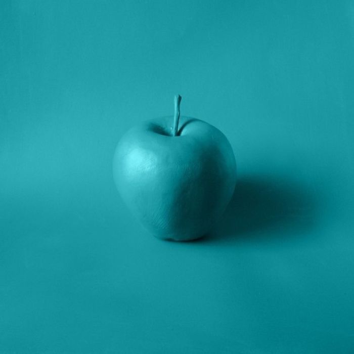 Artist Uses Everyday Objects To Create Powerful Arrangements In An Ode To Turquoise Artist Uses Everyday Objects To Create Powerful Arrangements In An Ode To Turquoise