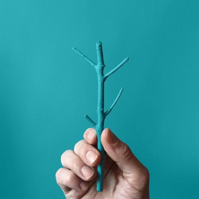 Artist Uses Everyday Objects To Create Powerful Arrangements In An Ode To Turquoise Artist Uses Everyday Objects To Create Powerful Arrangements In An Ode To Turquoise