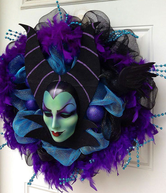 Halloween Wreaths Are A Thing Now, And They’re Creepily Awesome Halloween Wreaths Are A Thing Now, And They’re Creepily Awesome