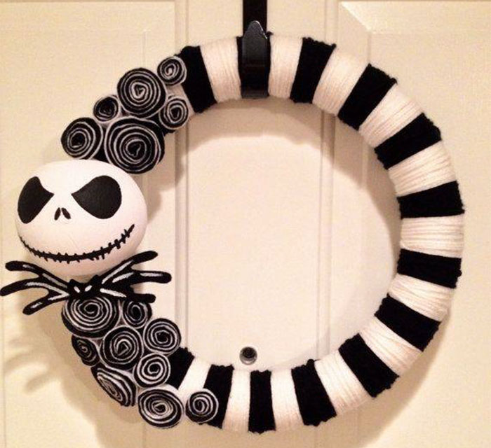 Halloween Wreaths Are A Thing Now, And They’re Creepily Awesome Halloween Wreaths Are A Thing Now, And They’re Creepily Awesome