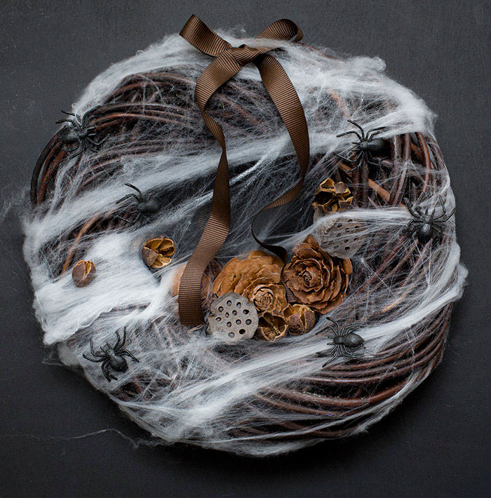 Halloween Wreaths Are A Thing Now, And They’re Creepily Awesome Halloween Wreaths Are A Thing Now, And They’re Creepily Awesome