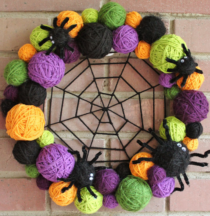 Halloween Wreaths Are A Thing Now, And They’re Creepily Awesome Halloween Wreaths Are A Thing Now, And They’re Creepily Awesome