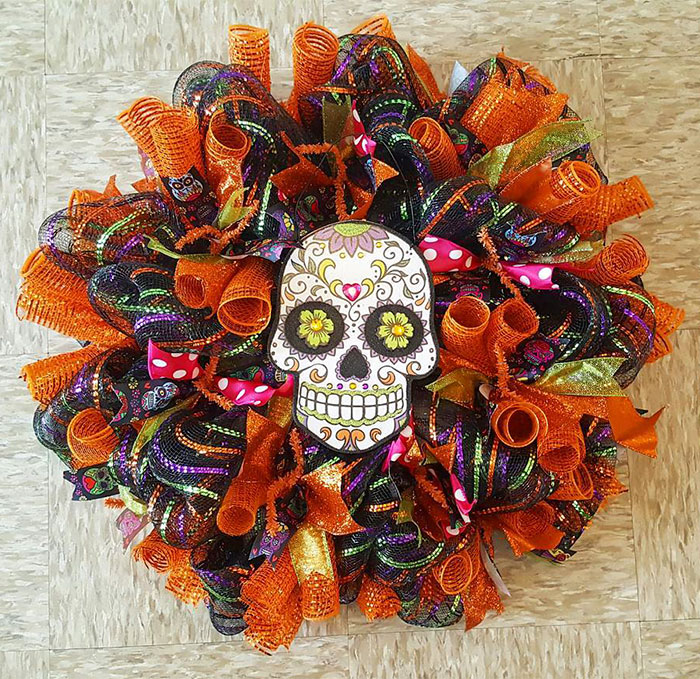Halloween Wreaths Are A Thing Now, And They’re Creepily Awesome Halloween Wreaths Are A Thing Now, And They’re Creepily Awesome