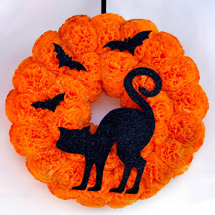 Halloween Wreaths Are A Thing Now, And They’re Creepily Awesome Halloween Wreaths Are A Thing Now, And They’re Creepily Awesome
