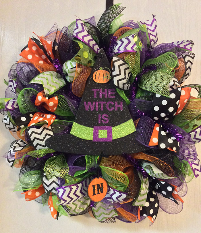 Halloween Wreaths Are A Thing Now, And They’re Creepily Awesome Halloween Wreaths Are A Thing Now, And They’re Creepily Awesome