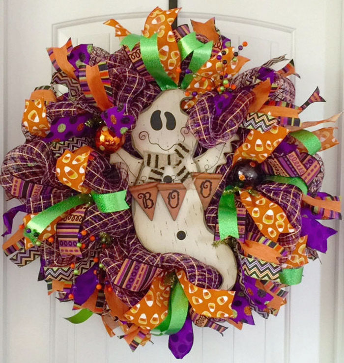 Halloween Wreaths Are A Thing Now, And They’re Creepily Awesome Halloween Wreaths Are A Thing Now, And They’re Creepily Awesome