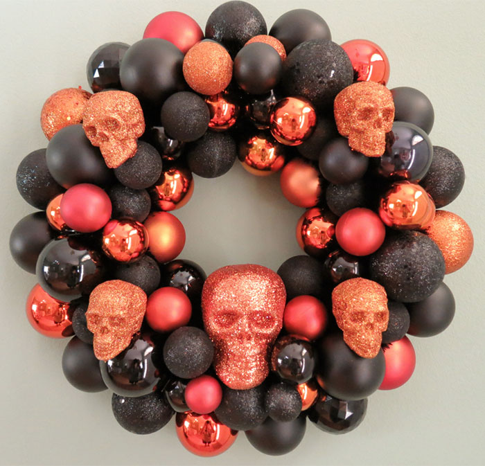 Halloween Wreaths Are A Thing Now, And They’re Creepily Awesome Halloween Wreaths Are A Thing Now, And They’re Creepily Awesome