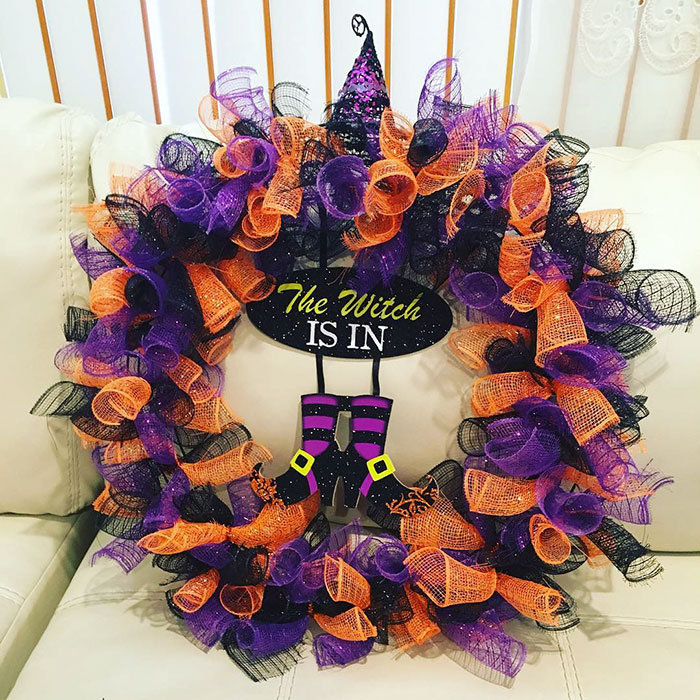 Halloween Wreaths Are A Thing Now, And They’re Creepily Awesome Halloween Wreaths Are A Thing Now, And They’re Creepily Awesome