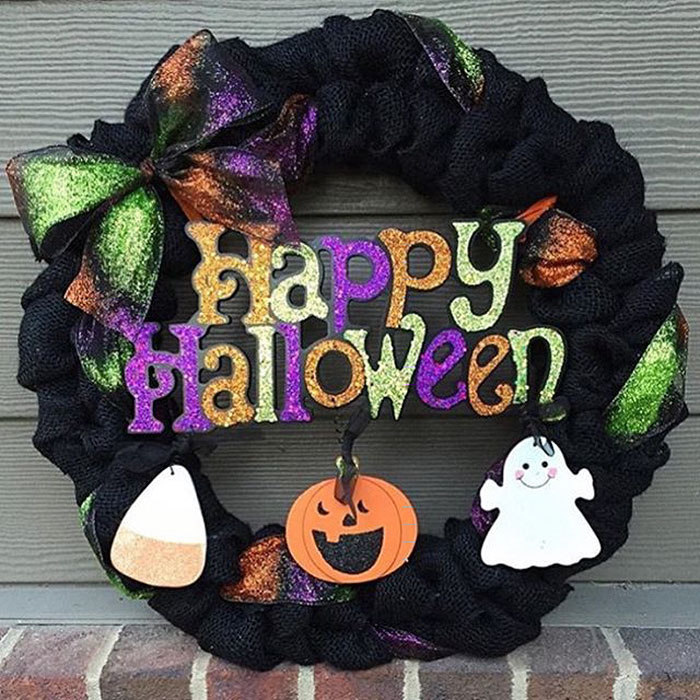 Halloween Wreaths Are A Thing Now, And They’re Creepily Awesome Halloween Wreaths Are A Thing Now, And They’re Creepily Awesome