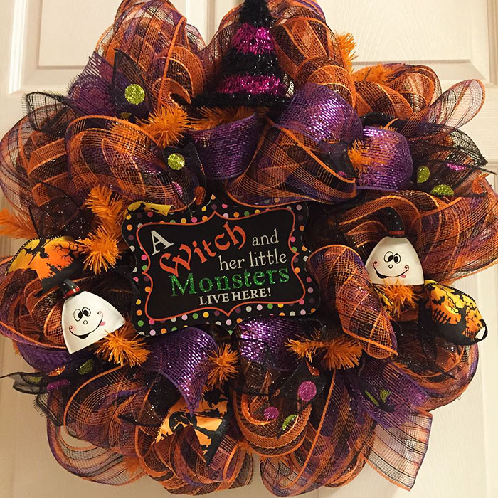 Halloween Wreaths Are A Thing Now, And They’re Creepily Awesome Halloween Wreaths Are A Thing Now, And They’re Creepily Awesome