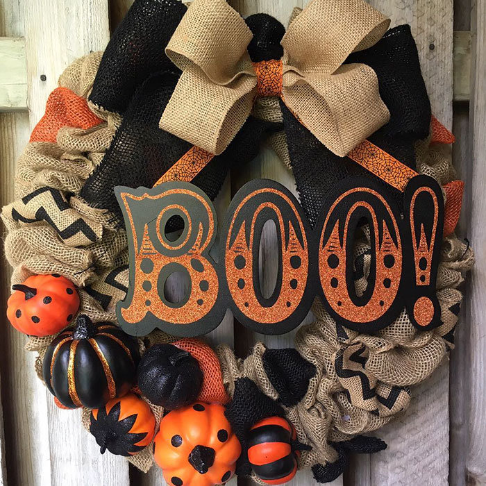 Halloween Wreaths Are A Thing Now, And They’re Creepily Awesome Halloween Wreaths Are A Thing Now, And They’re Creepily Awesome