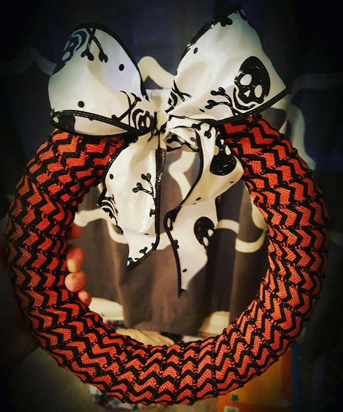 Halloween Wreaths Are A Thing Now, And They’re Creepily Awesome Halloween Wreaths Are A Thing Now, And They’re Creepily Awesome