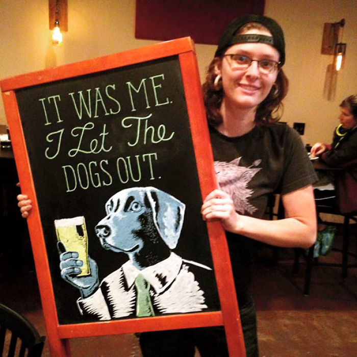 Woman Helped Friend’s Bar By Drawing Chalk Signs, The Result Was So Good It Increased The Sales Woman Helped Friend’s Bar By Drawing Chalk Signs, The Result Was So Good It Increased The Sales