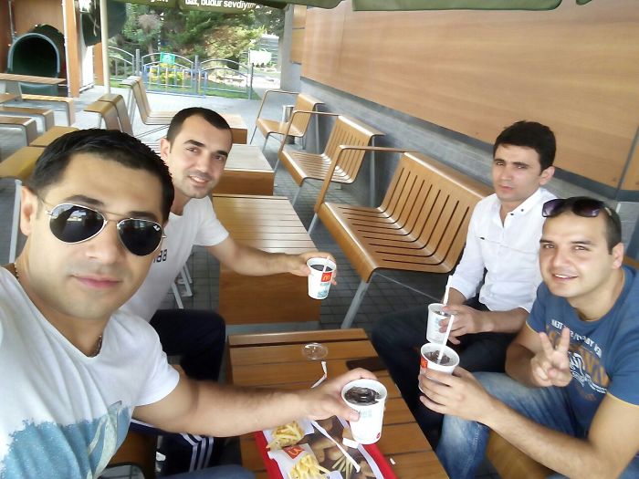 Photographer Gets Hilariously Roasted By 32 Photoshop Experts Photographer Gets Hilariously Roasted By 32 Photoshop Experts