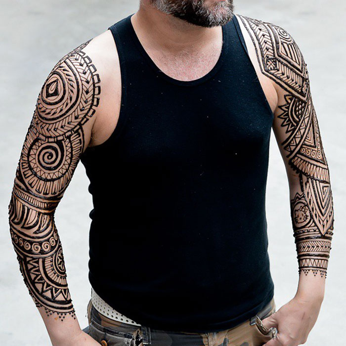 ‘Menna’ Trend Sees Men Wearing Intricate Henna Tattoos ‘Menna’ Trend Sees Men Wearing Intricate Henna Tattoos
