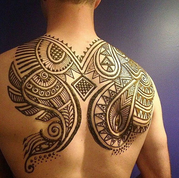 ‘Menna’ Trend Sees Men Wearing Intricate Henna Tattoos ‘Menna’ Trend Sees Men Wearing Intricate Henna Tattoos