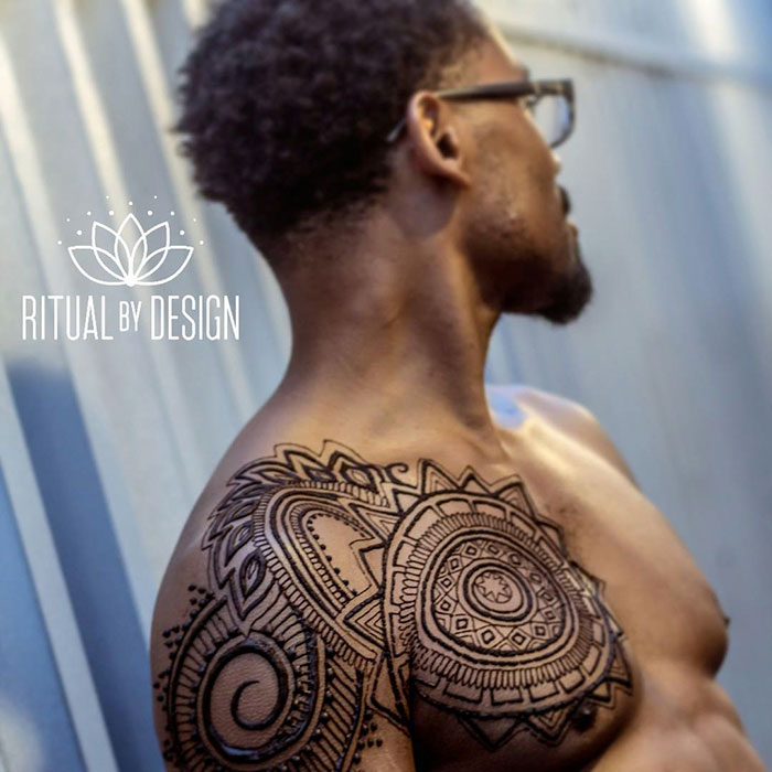 ‘Menna’ Trend Sees Men Wearing Intricate Henna Tattoos ‘Menna’ Trend Sees Men Wearing Intricate Henna Tattoos