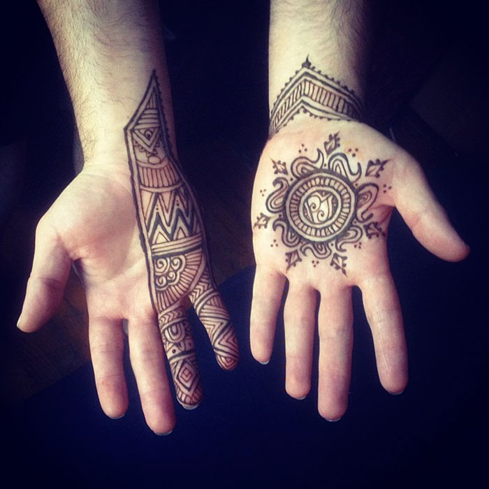 ‘Menna’ Trend Sees Men Wearing Intricate Henna Tattoos ‘Menna’ Trend Sees Men Wearing Intricate Henna Tattoos