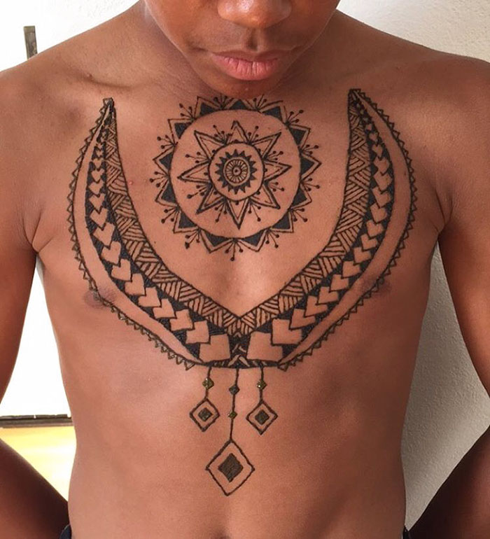 ‘Menna’ Trend Sees Men Wearing Intricate Henna Tattoos ‘Menna’ Trend Sees Men Wearing Intricate Henna Tattoos