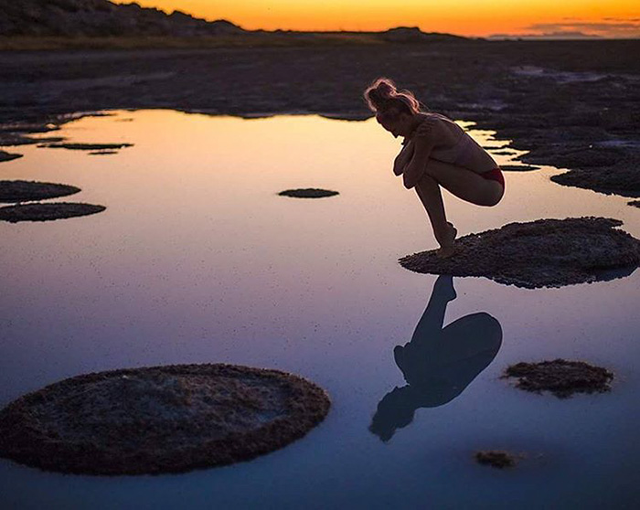 This Yogi’s Incredible Body Poses Are Inspiring People With Serious Mental Illnesses This Yogi’s Incredible Body Poses Are Inspiring People With Serious Mental Illnesses