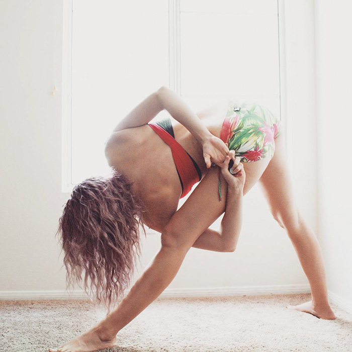 This Yogi’s Incredible Body Poses Are Inspiring People With Serious Mental Illnesses This Yogi’s Incredible Body Poses Are Inspiring People With Serious Mental Illnesses