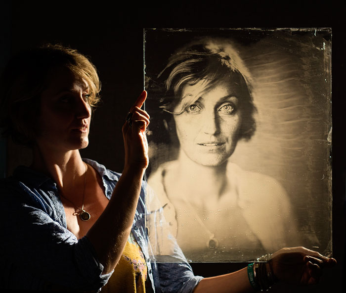 Photographer Uses 160-Year-Old Camera To Take Eerily Beautiful Portraits Photographer Uses 160-Year-Old Camera To Take Eerily Beautiful Portraits