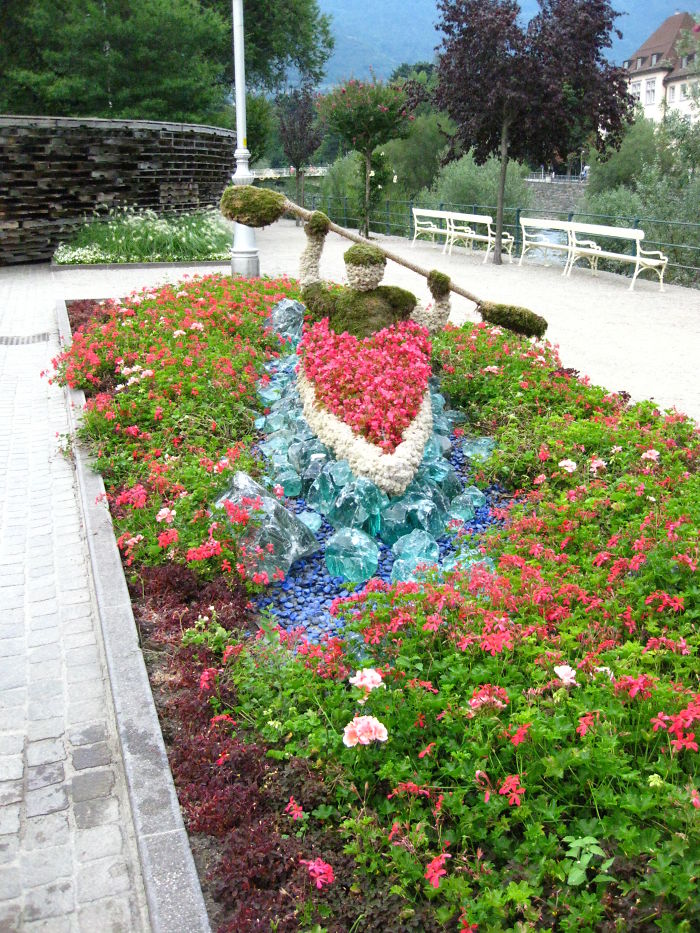 World’s Ugliest Art: Post Your Hometown “Art” You’re Ashamed Of World’s Ugliest Art: Post Your Hometown “Art” You’re Ashamed Of