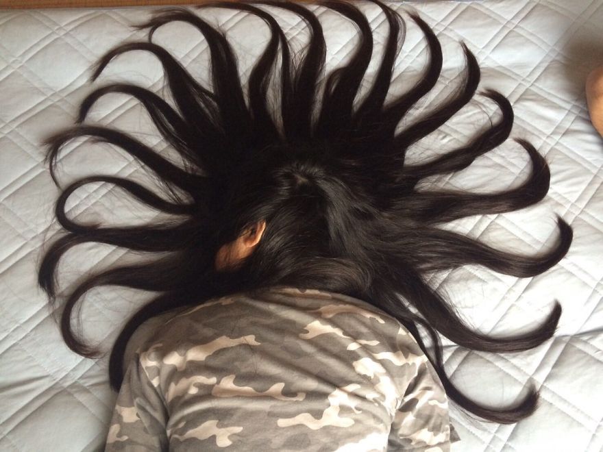 This Guy Plays With His Sleeping Sister’s Hair And Turns It Into Art This Guy Plays With His Sleeping Sister’s Hair And Turns It Into Art