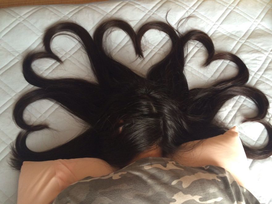 This Guy Plays With His Sleeping Sister’s Hair And Turns It Into Art This Guy Plays With His Sleeping Sister’s Hair And Turns It Into Art