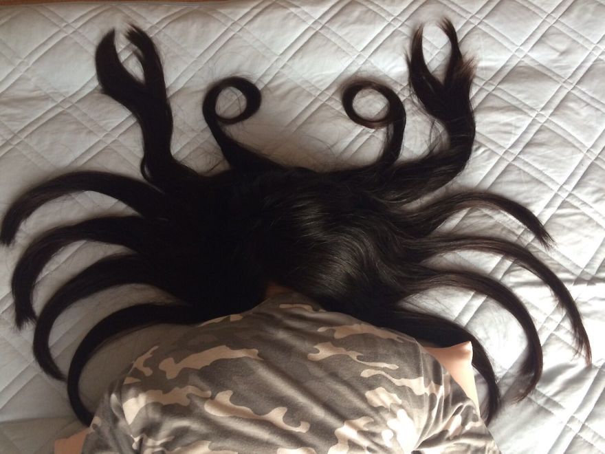 This Guy Plays With His Sleeping Sister’s Hair And Turns It Into Art This Guy Plays With His Sleeping Sister’s Hair And Turns It Into Art