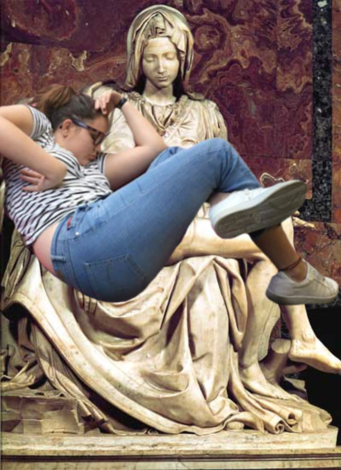 Girl Falls Asleep At Uni, And The Internet’s Response Is Wilder Than Her Dreams Girl Falls Asleep At Uni, And The Internet’s Response Is Wilder Than Her Dreams