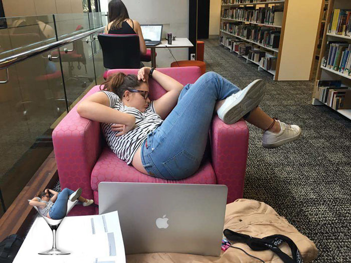 Girl Falls Asleep At Uni, And The Internet’s Response Is Wilder Than Her Dreams Girl Falls Asleep At Uni, And The Internet’s Response Is Wilder Than Her Dreams