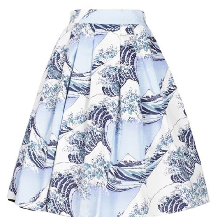 Fine Art Turned Into Clothes Lets You Wear Your Favorite Paintings Fine Art Turned Into Clothes Lets You Wear Your Favorite Paintings