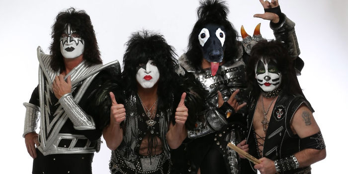 This Black Lab Is Slowly Turning White, So Internet Responds With Photoshop Battle