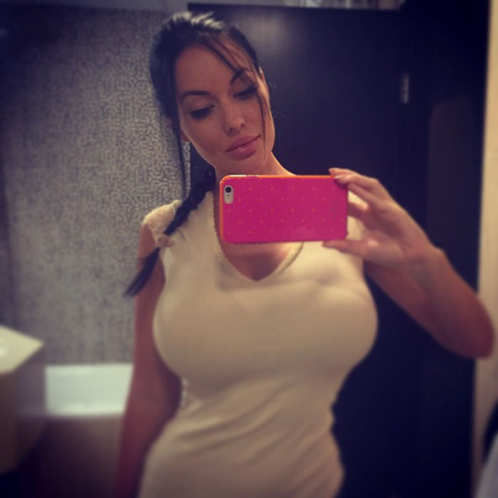 71 Celebrity Lookalikes You Won’t Believe Are From Different Countries 71 Celebrity Lookalikes You Won’t Believe Are From Different Countries