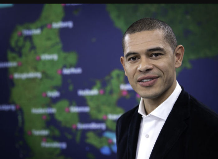 71 Celebrity Lookalikes You Won’t Believe Are From Different Countries 71 Celebrity Lookalikes You Won’t Believe Are From Different Countries