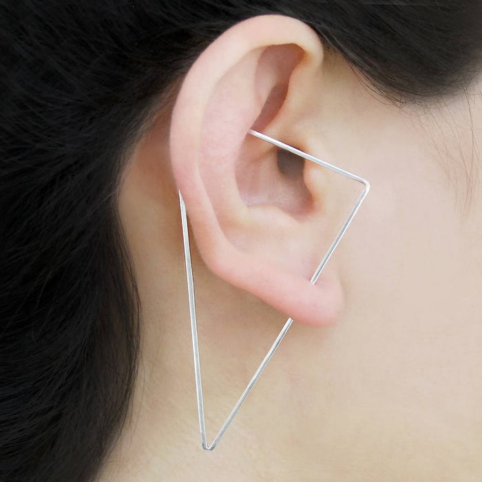 Minimalist Geometric Earrings That Create A Beautiful Illusion When You Put Them On Minimalist Geometric Earrings That Create A Beautiful Illusion When You Put Them On