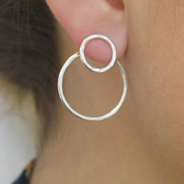 Minimalist Geometric Earrings That Create A Beautiful Illusion When You Put Them On Minimalist Geometric Earrings That Create A Beautiful Illusion When You Put Them On