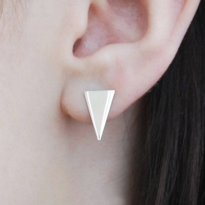 Minimalist Geometric Earrings That Create A Beautiful Illusion When You Put Them On Minimalist Geometric Earrings That Create A Beautiful Illusion When You Put Them On