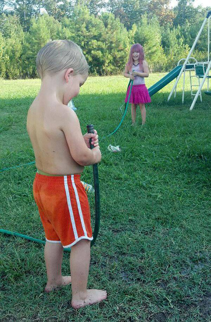 197 Hilarious Photos That Prove Siblings Are The Biggest Assholes Ever 197 Hilarious Photos That Prove Siblings Are The Biggest Assholes Ever