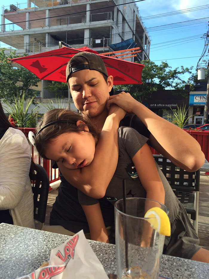 197 Hilarious Photos That Prove Siblings Are The Biggest Assholes Ever 197 Hilarious Photos That Prove Siblings Are The Biggest Assholes Ever