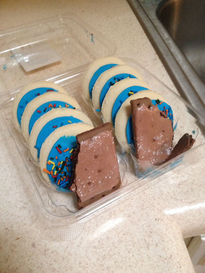 197 Hilarious Photos That Prove Siblings Are The Biggest Assholes Ever 197 Hilarious Photos That Prove Siblings Are The Biggest Assholes Ever