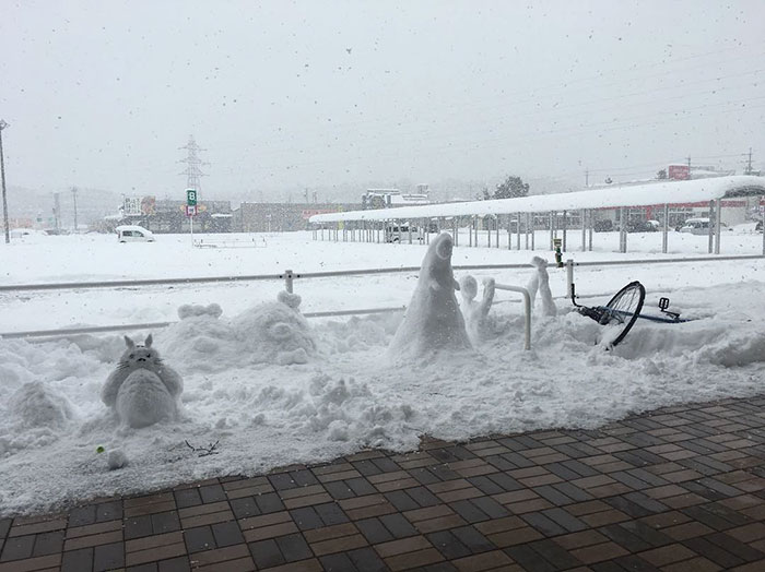 What Happens When Heavy Snowfall Hits Japan