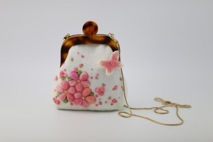 I Find Felting Healing And Relaxing So I Use It To Create Berets And Purses I Find Felting Healing And Relaxing So I Use It To Create Berets And Purses