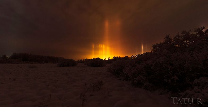 Photographer Captures Amazing Light Pillars In Northern Ontario (26 Pics) Photographer Captures Amazing Light Pillars In Northern Ontario (26 Pics)