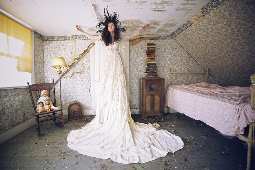 I Turn Abandoned Spaces Into Fantasy Worlds (NSFW) I Turn Abandoned Spaces Into Fantasy Worlds (NSFW)