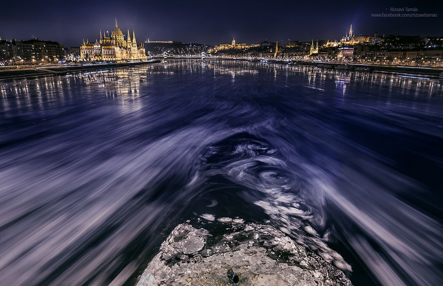 I Captured The Rare View Of The Frozen Danube In Budapest I Captured The Rare View Of The Frozen Danube In Budapest