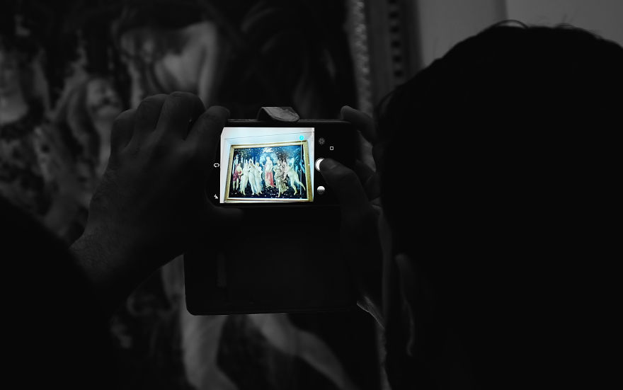 Art Gallery Was So Crowded That I Only Saw Art Through Other People’s Smartphones Art Gallery Was So Crowded That I Only Saw Art Through Other People’s Smartphones